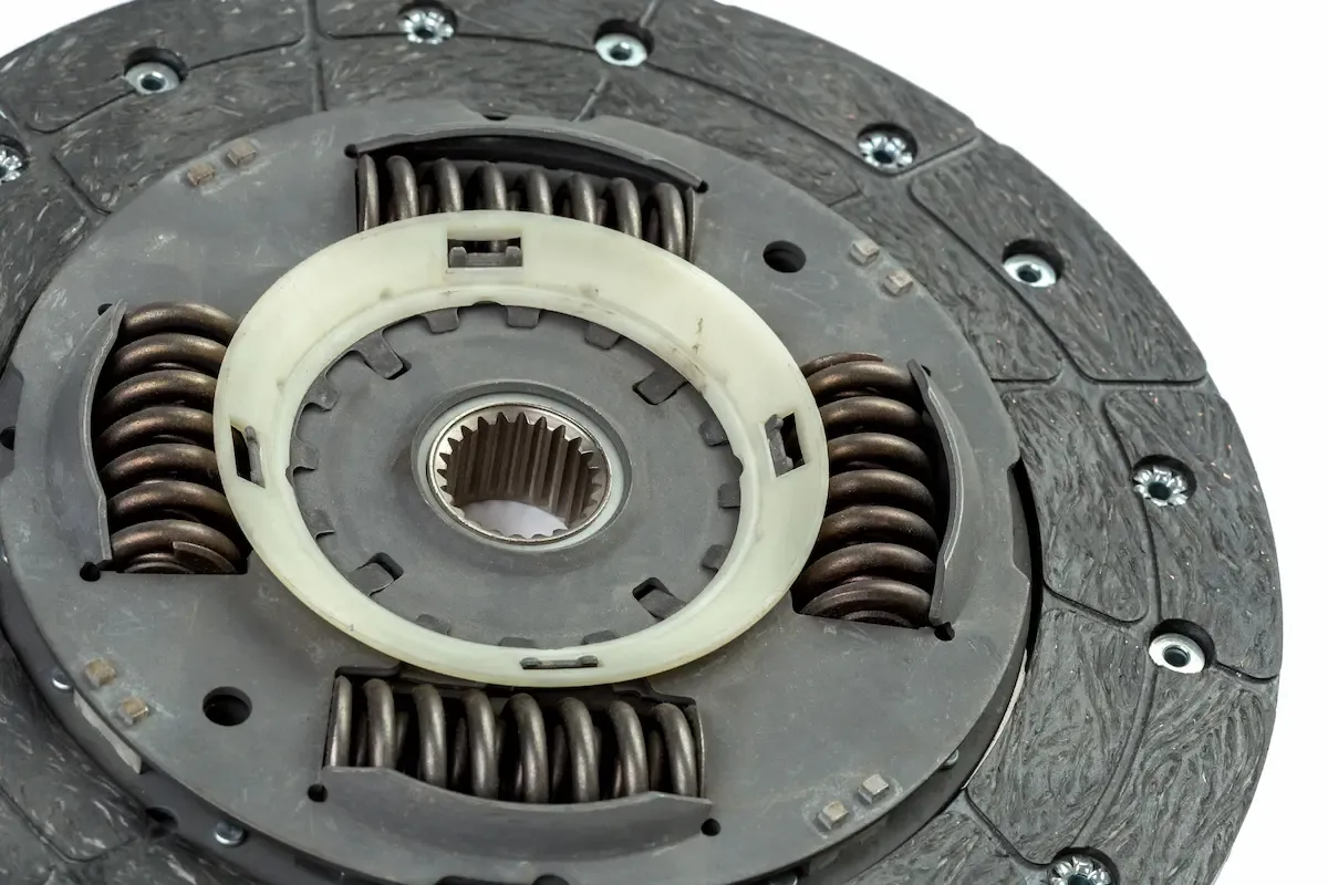 Ciri-Ciri Kampas Kopling Mobil Habis, Yuk Kenali Sekarang!