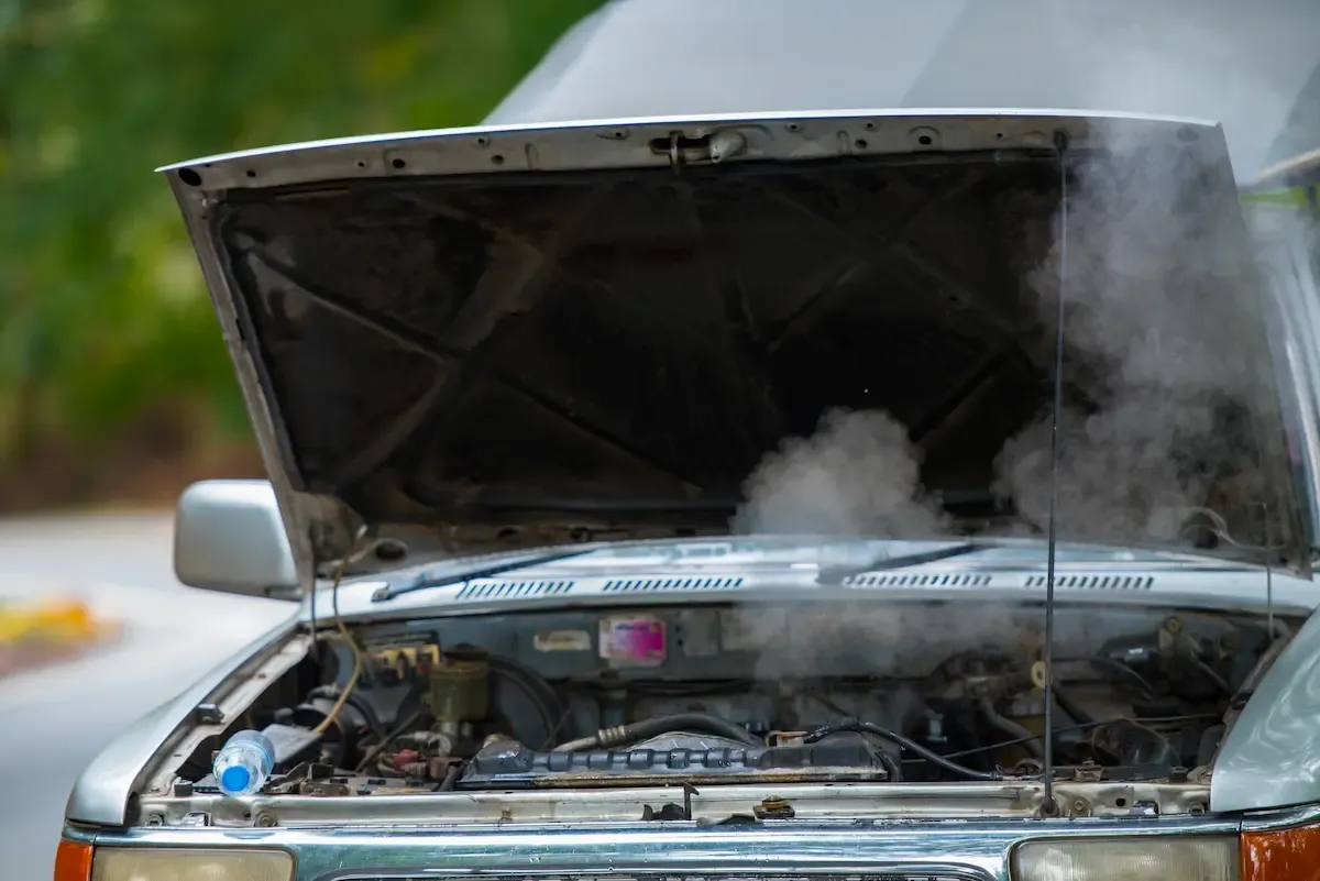 Kenali 7 Penyebab Overheat Mobil dan Tips Mengatasinya